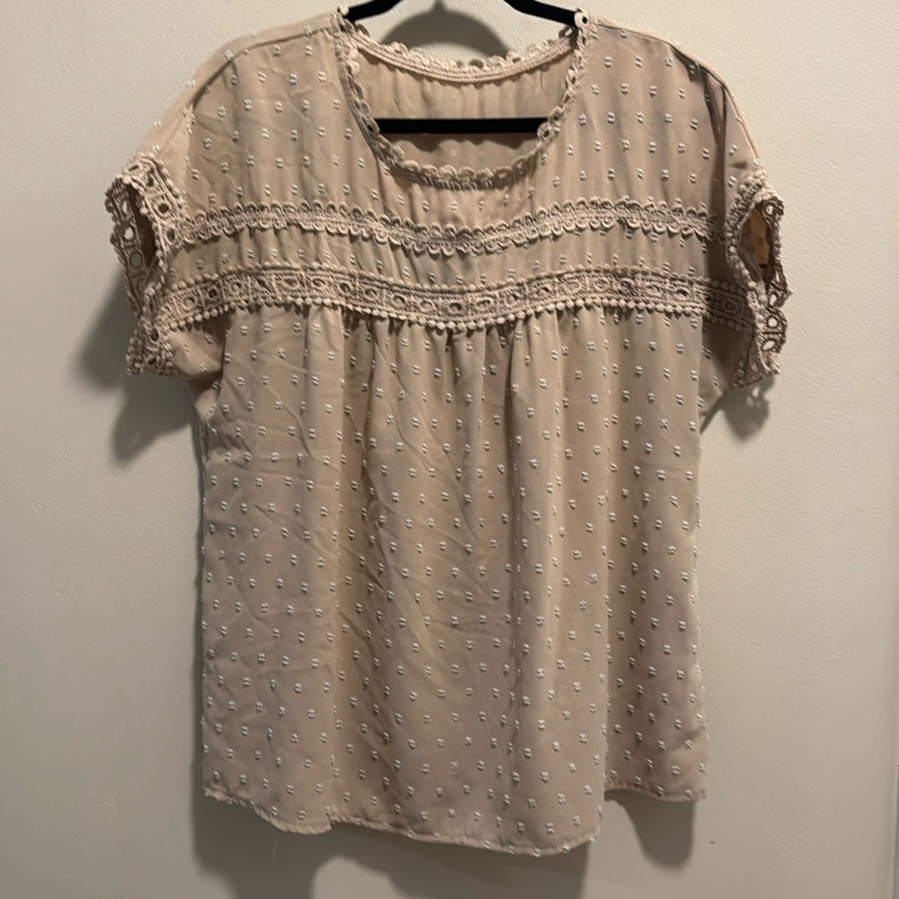 Women’s blouse size L color tan